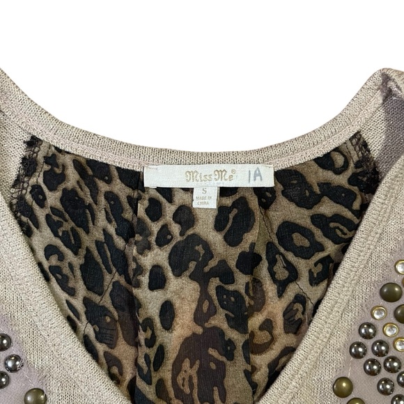 Miss Me Top Sz. S Cream Sleeveless Embellished Blouse Animal Print Metal Studded - Picture 11 of 11